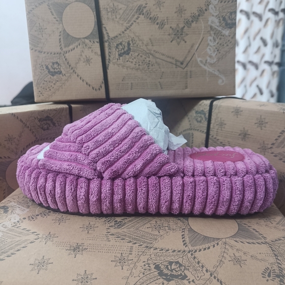 Courdroy Criss-cross Flip Flop - Picture 2 of 6